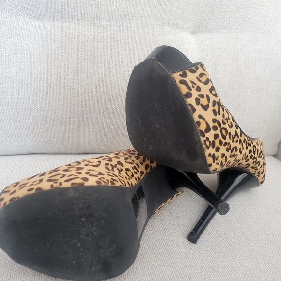 Express, size 7, leopard, 5' heel - Picture 4 of 5
